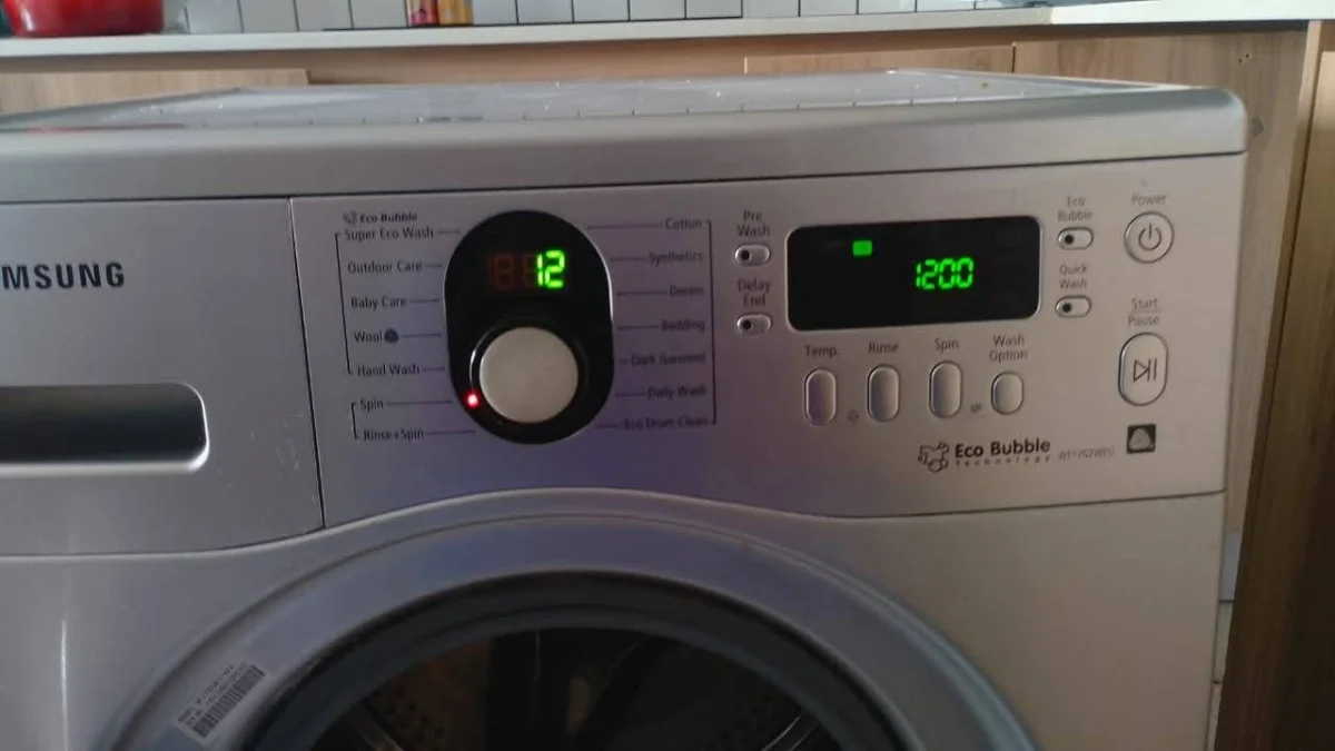 JR Appliances repair technician at work